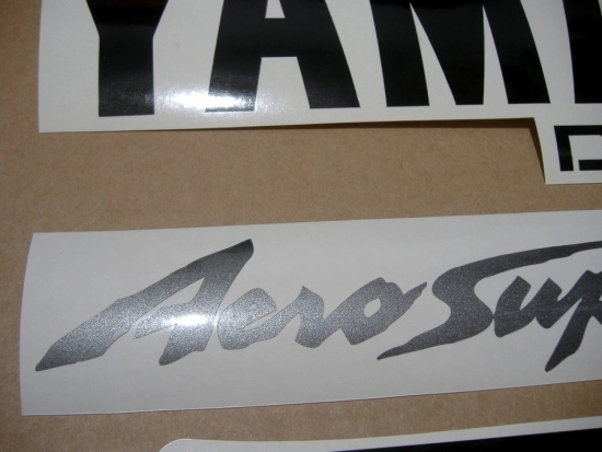 Yamaha YZF-600R 2000 with Black/Silver/Gold Vinyl-Sticker