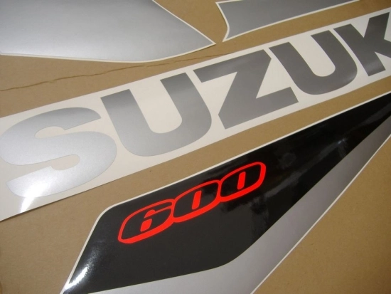 Restauration Aufkleber-Set für Suzuki GSX-R 600 2005 in Rot/Schwarz