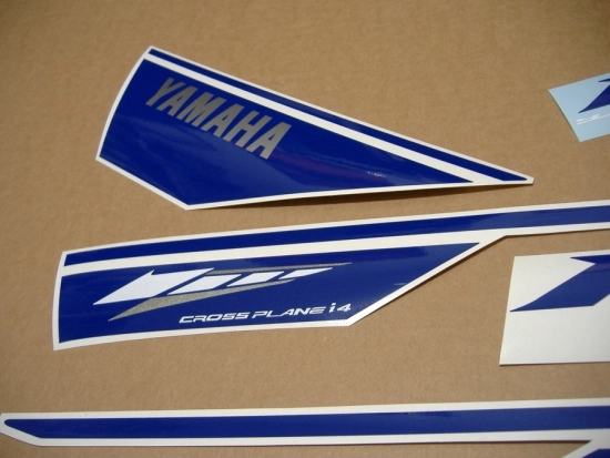 Yamaha YZF-R1 2014 with Black/Blue Replica Decal