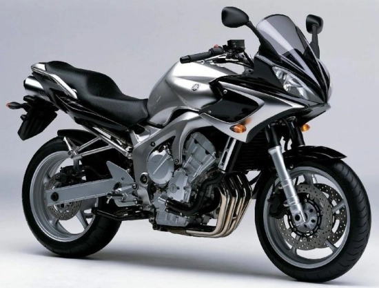 Yamaha FZ6 Fazer 2004 in grau mit Aufkleber-Dekor