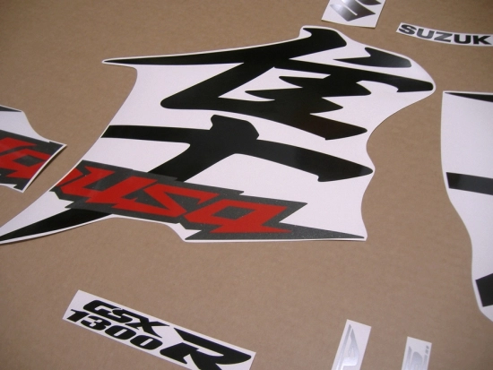 Suzuki Hayabusa 2020 with Red Vinyl-Sticker