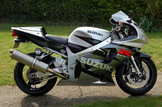 Suzuki GSX-R 750 2003 in grau/silber mit Aufkleber-Dekor