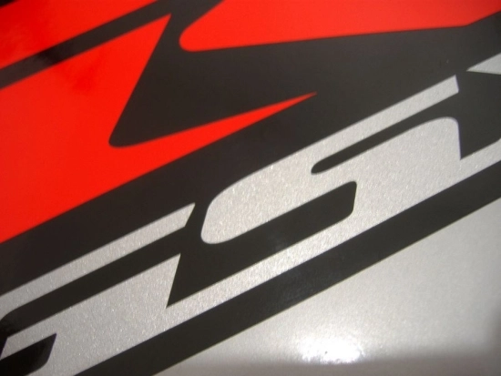 Suzuki GSX-R 750 2004 with Black/Red Replica Decal