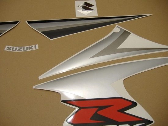 Suzuki GSX-R 750 2007 with Darkblue/Black Vinyl-Sticker