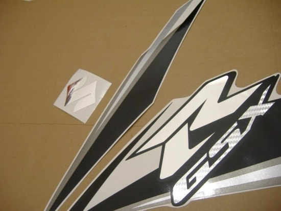 Suzuki GSX-R 750 2009 with Black/Gold Replica Decal