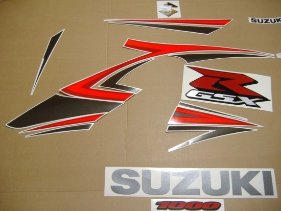 Suzuki GSX-R 1000 2007 with Silver/Red Vinyl-Sticker