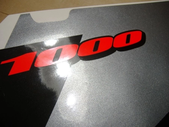 Suzuki GSX-R 1000 2003 with White/Blue Replica Decal
