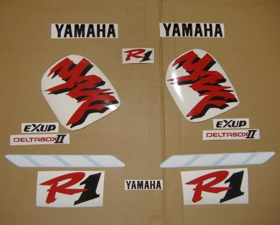 Yamaha YZF-R1 1998 with White/Red Vinyl-Sticker