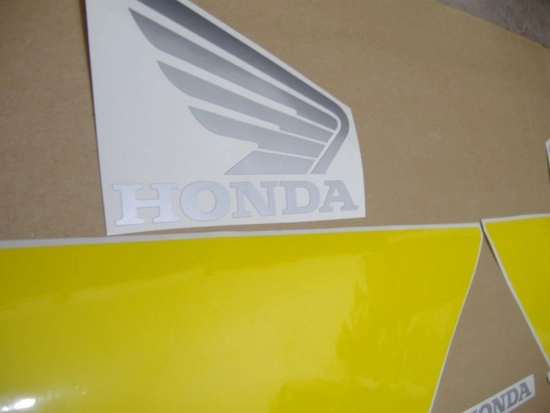 Honda CBR 600 F4i 2003 with Yellow Replica Decal
