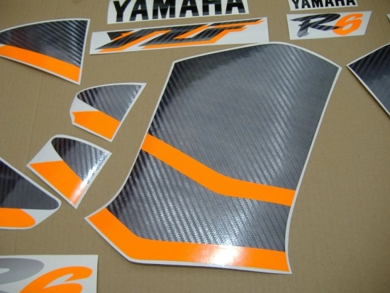 Yamaha YZF-R6 1999 with Silver/Black Vinyl-Sticker