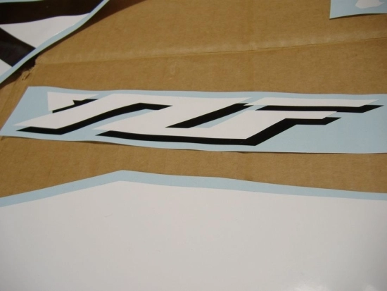 Yamaha YZF-R6 2002 with Red Vinyl-Sticker