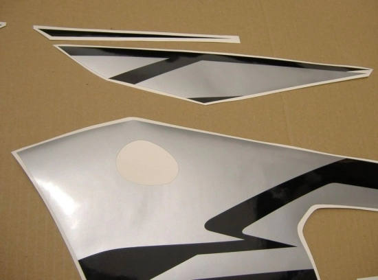 Yamaha YZF-R6 2004 with Grey/Black Replica Decal