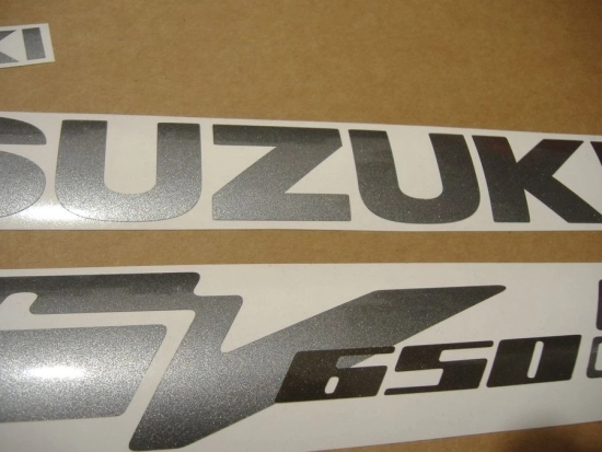 Suzuki SV 650S 2003 with Silver Vinyl-Sticker