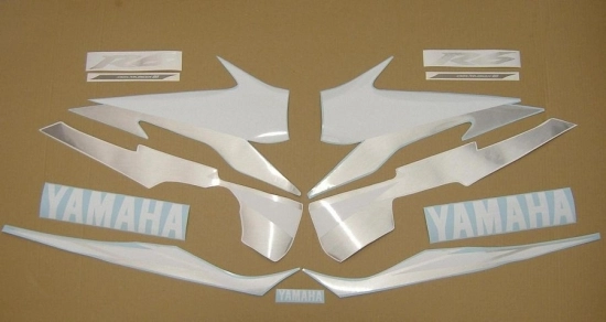 Yamaha YZF-R6 2005 with Blue Replica Decal