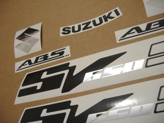 Suzuki SV 650S 2007 with Titanium Vinyl-Sticker