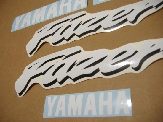 Yamaha FZS600 Fazer 2001 with Blue Vinyl-Sticker
