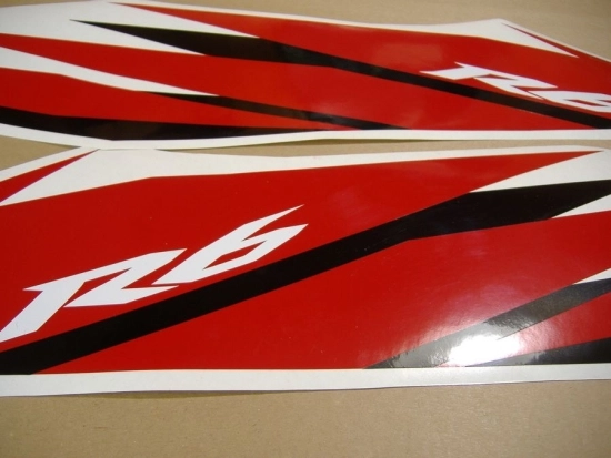 Yamaha YZF-R6 2006 with White/Red Vinyl-Sticker