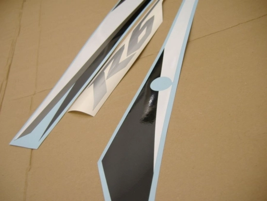 Yamaha YZF-R6 2007 with Blue Vinyl-Sticker