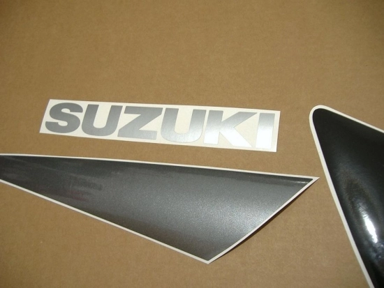 Suzuki GSX-R 1000 2001 with Silver/Black Vinyl-Sticker