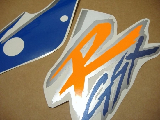 Suzuki GSX-R 750 1995 with White/Blue Replica Decal