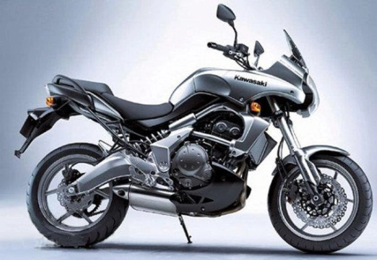 Kawasaki Versys 650 2007 in silber mit Aufkleber-Dekor