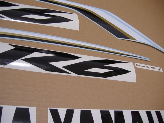 Yamaha YZF-R6 2013 with Red/White Vinyl-Sticker