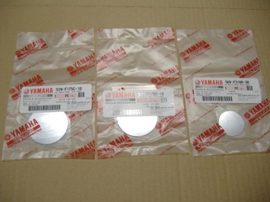 Set with Original Yamaha Gel Emblems for the Motorcycle Tank in gold Picture 3