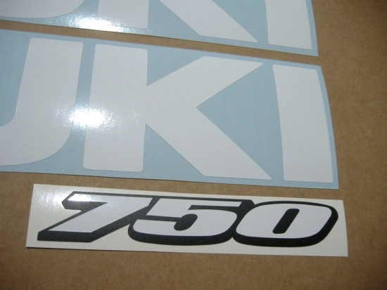 Suzuki GSX-R 750 Universal with White Replica Decal