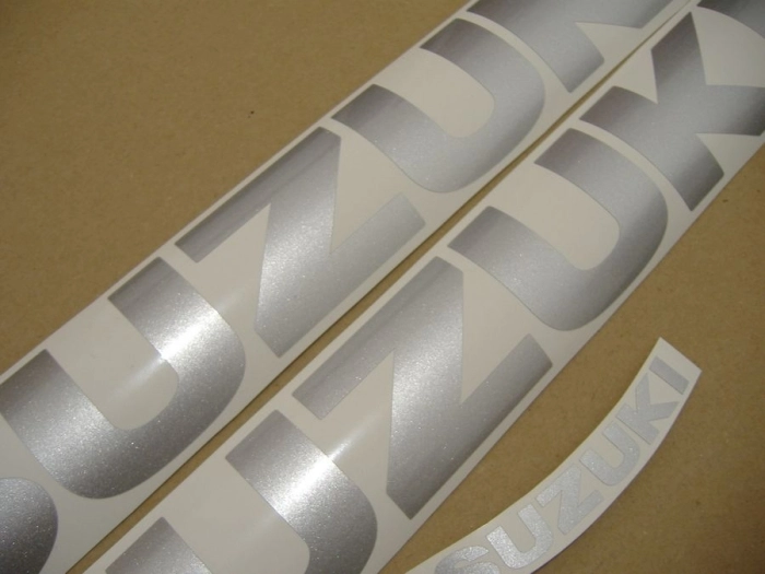 Suzuki GSX-R 750 2007 with White/Blue Vinyl-Sticker