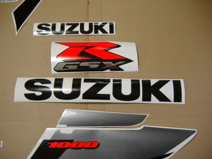 Suzuki GSX-R 1000 2003 with Silver Replica Decal