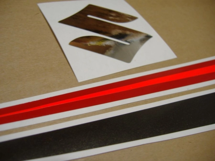 Suzuki GSX-R 1000 2007 with Silver/Red Replica Decal