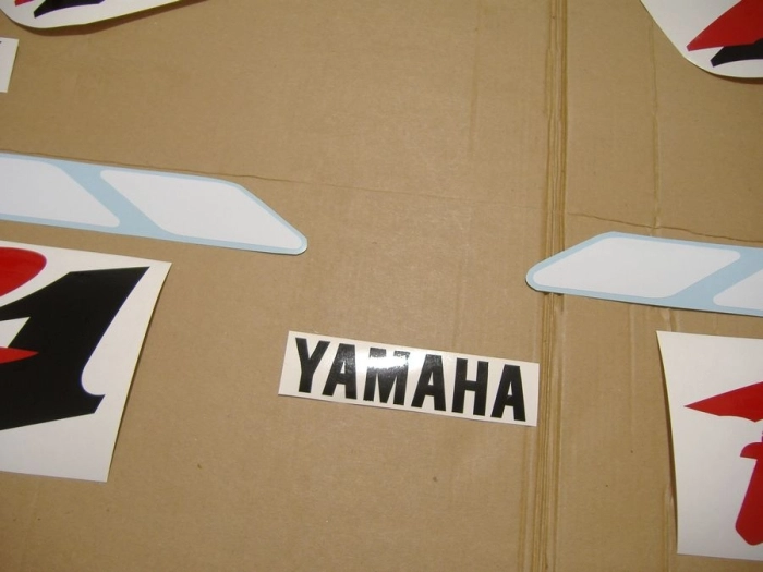 Yamaha YZF-R1 1998 with White/Red Replica Decal