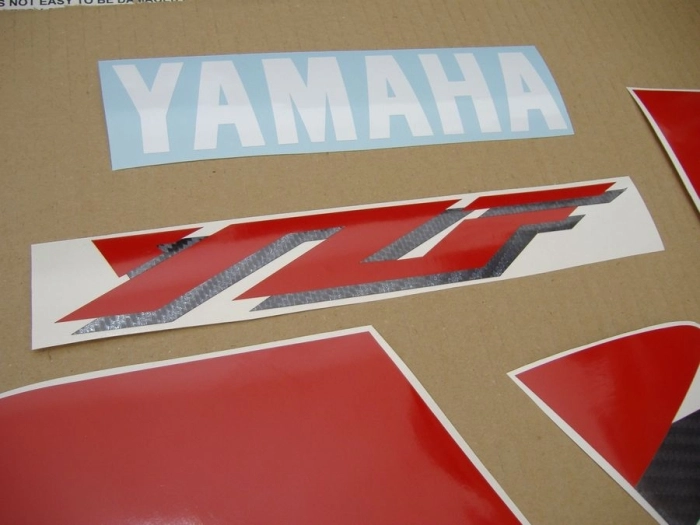 Yamaha YZF-R6 1999 with Red/White Vinyl-Sticker