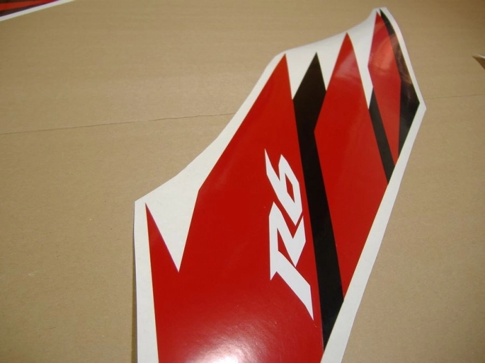 Yamaha YZF-R6 2006 with White/Red Replica Decal