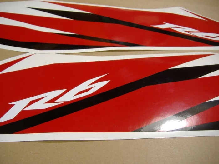 Yamaha YZF-R6 2006 with White/Red Vinyl-Sticker