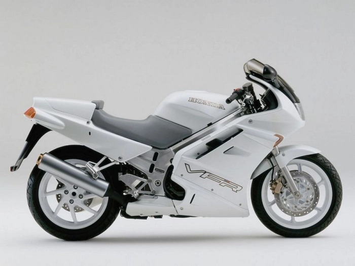 Honda VFR 750 1991 in weiß mit Aufkleber-Dekor