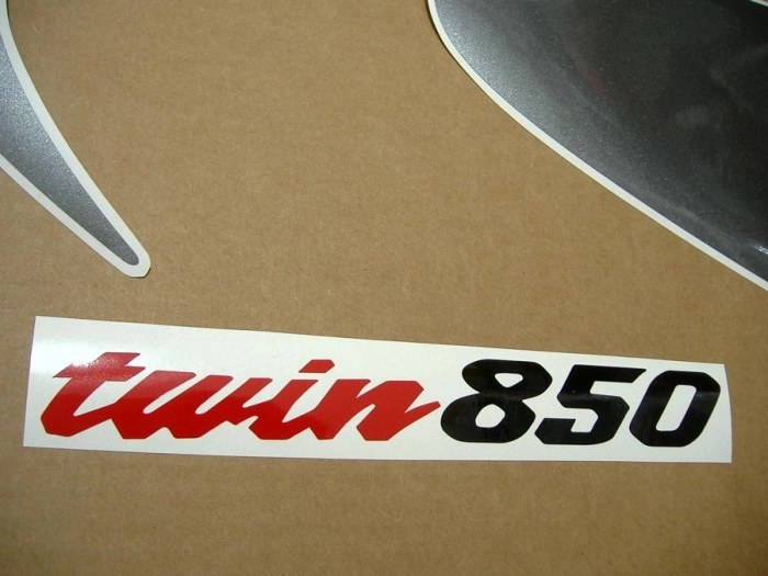 Yamaha TDM 850 2000 with Silver/Grey Replica Decal