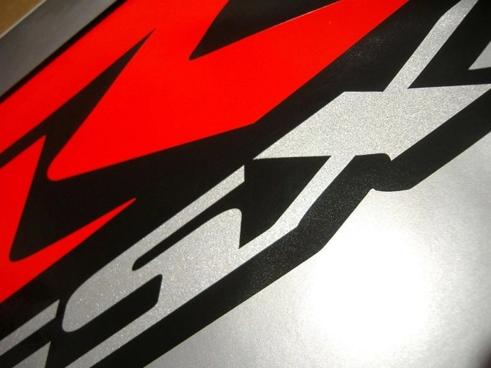 Suzuki GSX-R 1000 2002 with White/Blue Replica Decal