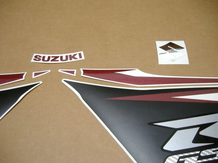 Suzuki GSX-R 750 2012 with Black/Red Vinyl-Sticker