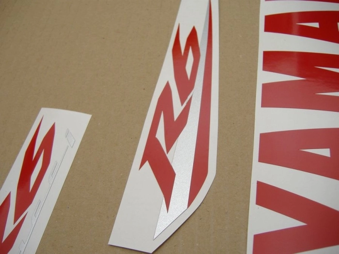 Yamaha YZF-R6 2008 with Black Vinyl-Sticker