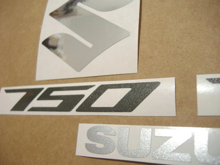 Suzuki GSR 750 2013 with Matte Black Vinyl-Sticker