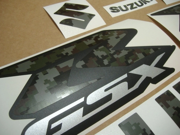 Suzuki GSX-R 750 Universal with Camouflage Replica Decal
