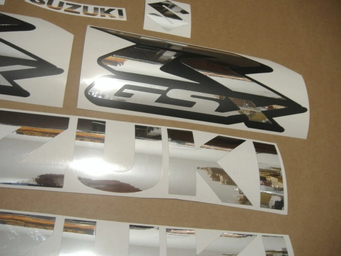 Suzuki GSX-R 1000 Universal with Chrome Replica Decal