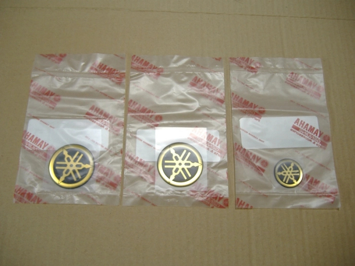 Set with Original Yamaha Gel Emblems for the Motorcycle Tank in gold Picture 2
