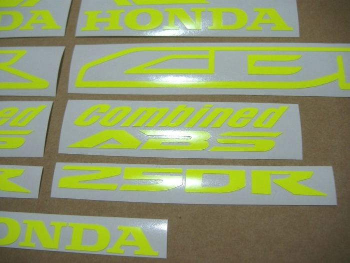 Honda CBR 250R with Neon-Yellow Vinyl-Sticker