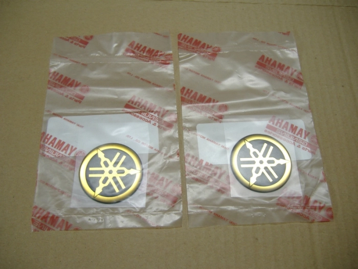 Set with Original Yamaha Gel Emblems for the Motorcycle Tank in gold Picture 3