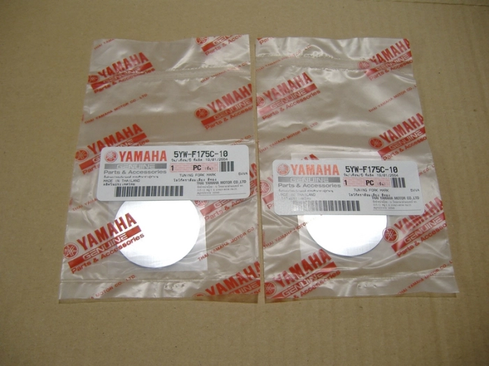 Set with Original Yamaha Gel Emblems for the Motorcycle Tank in gold Picture 4